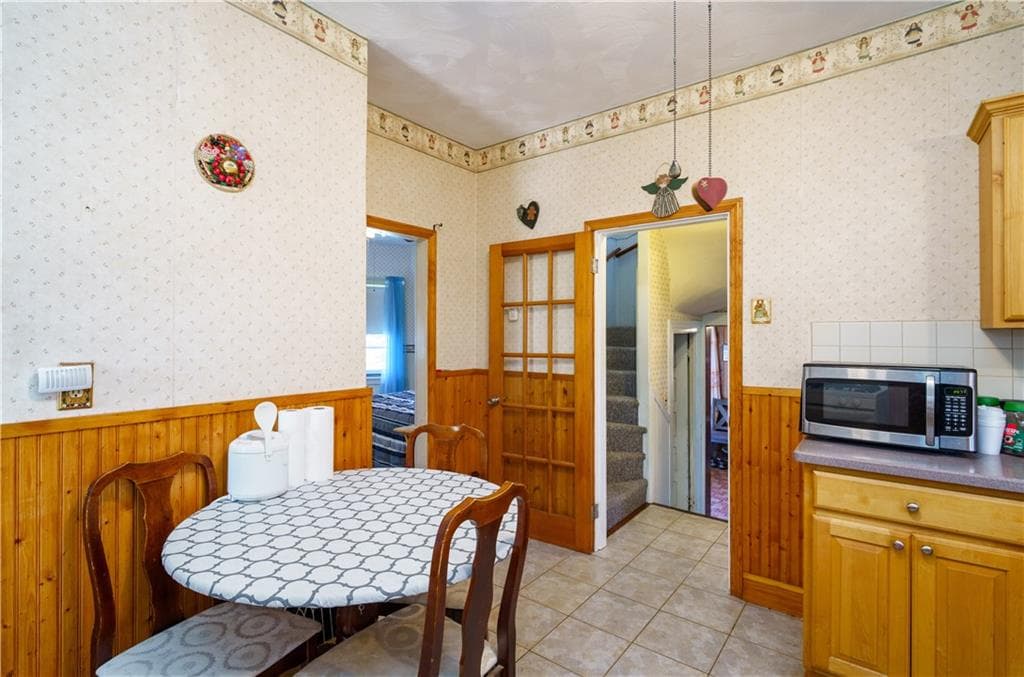 Single Family Residence at 197 Laurens Street, Cranston, photo 11 of 29