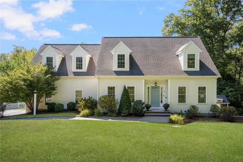 Single Family Residence at 62 Pinsonnault Lane, North Attleboro, photo 2 of 42