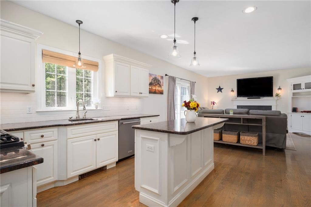 Single Family Residence at 62 Pinsonnault Lane, North Attleboro, photo 13 of 42
