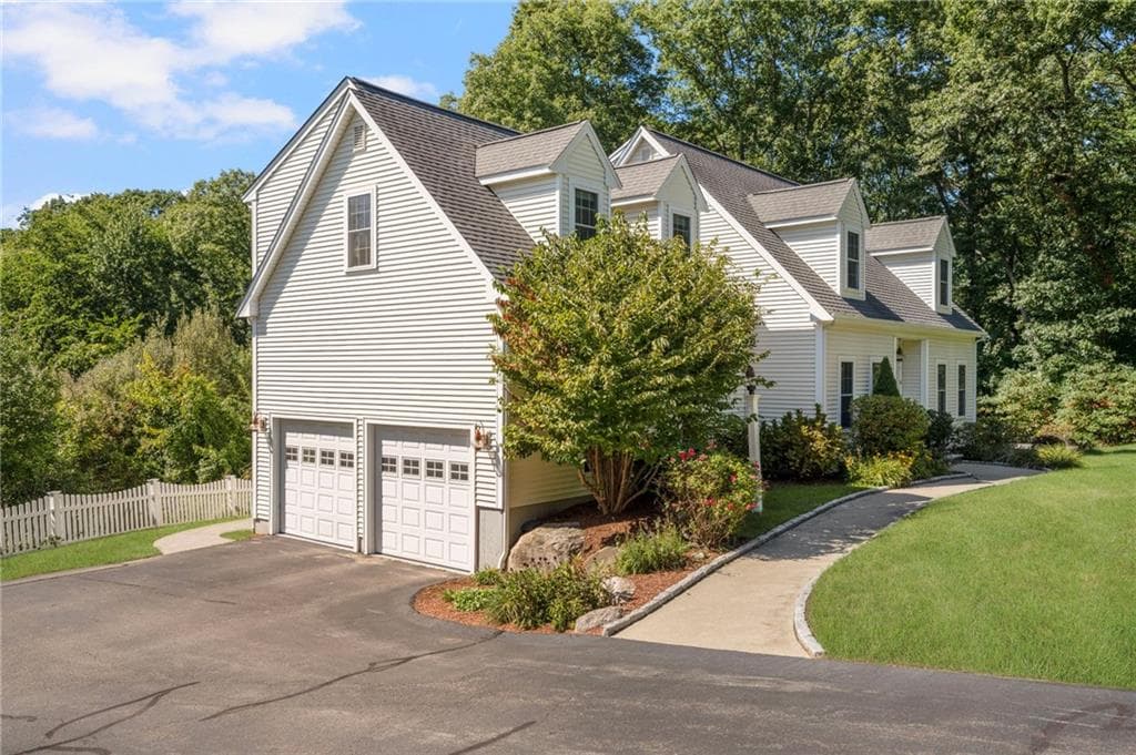 Single Family Residence at 62 Pinsonnault Lane, North Attleboro, photo 3 of 42
