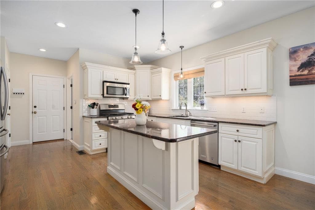 Single Family Residence at 62 Pinsonnault Lane, North Attleboro, photo 9 of 42