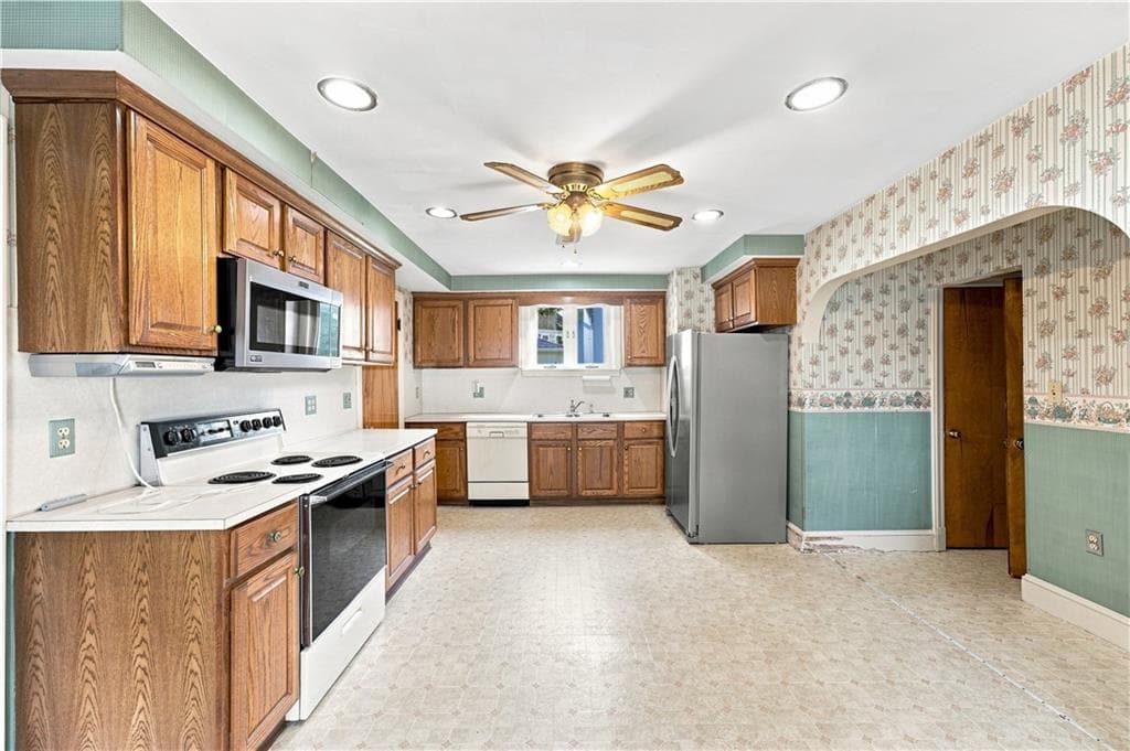 Single Family Residence at 357 Old River Road, Lincoln, photo 15 of 30