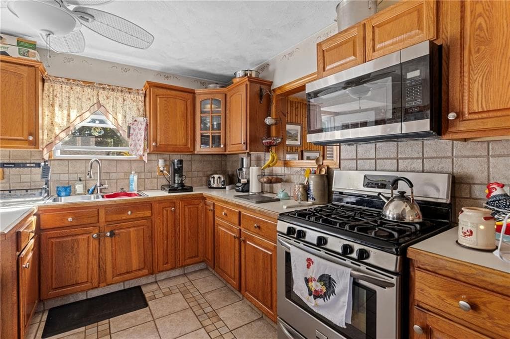 Single Family Residence at 11 Yale Avenue, Warwick, photo 13 of 50
