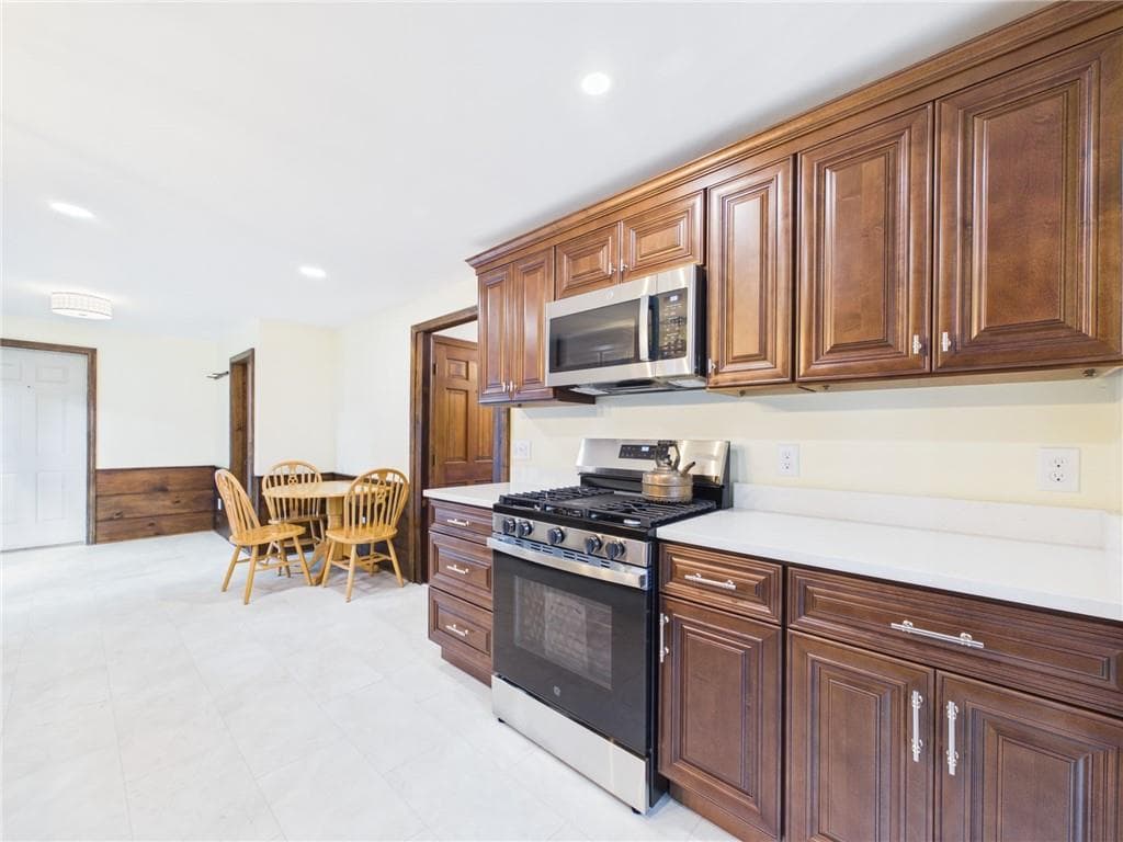 Single Family Residence at 119 Park View Avenue, Warwick, photo 17 of 37