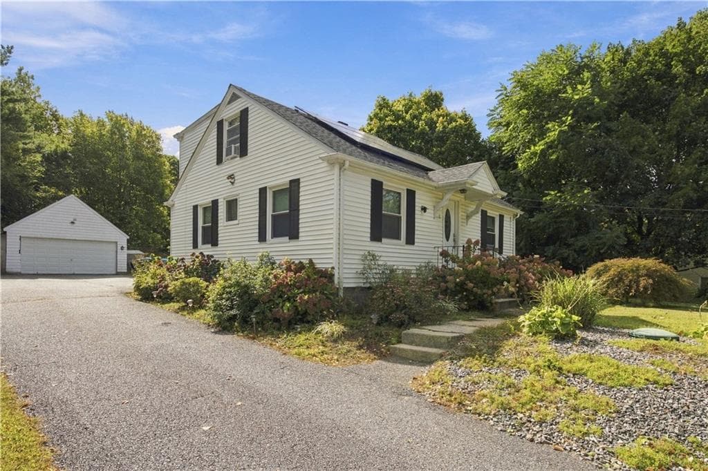 Single Family Residence at 11 Sayles Hill Rd Road, North Smithfield, photo 5 of 29