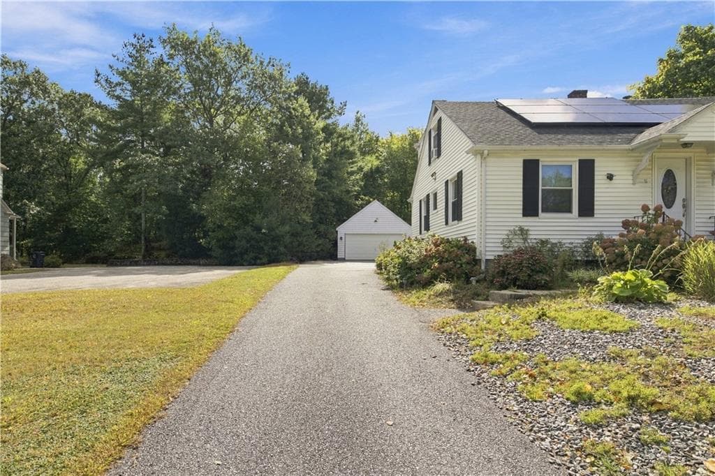 Single Family Residence at 11 Sayles Hill Rd Road, North Smithfield, photo 4 of 29