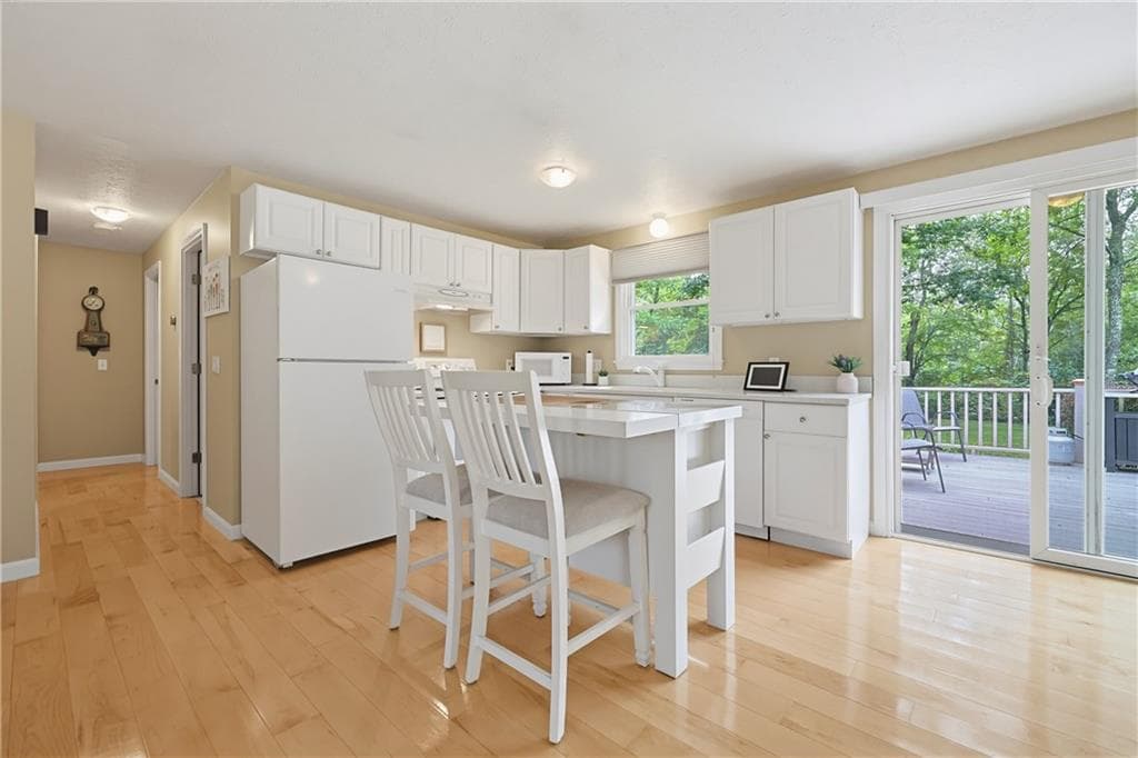Single Family Residence at 39 Tidewater Drive W, South Kingstown, photo 7 of 33
