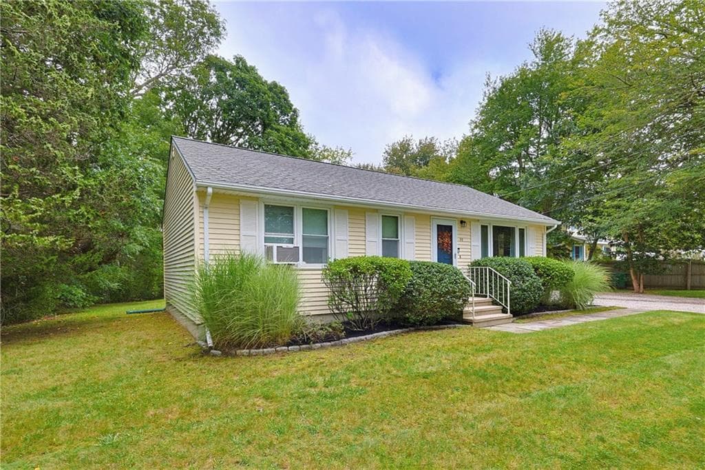 Single Family Residence at 39 Tidewater Drive W, South Kingstown, photo 3 of 33