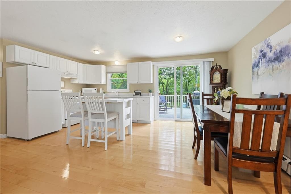 Single Family Residence at 39 Tidewater Drive W, South Kingstown, photo 14 of 33