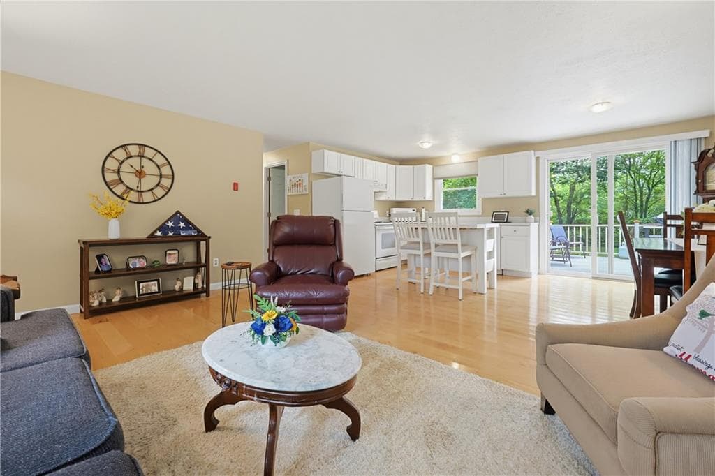 Single Family Residence at 39 Tidewater Drive W, South Kingstown, photo 15 of 33