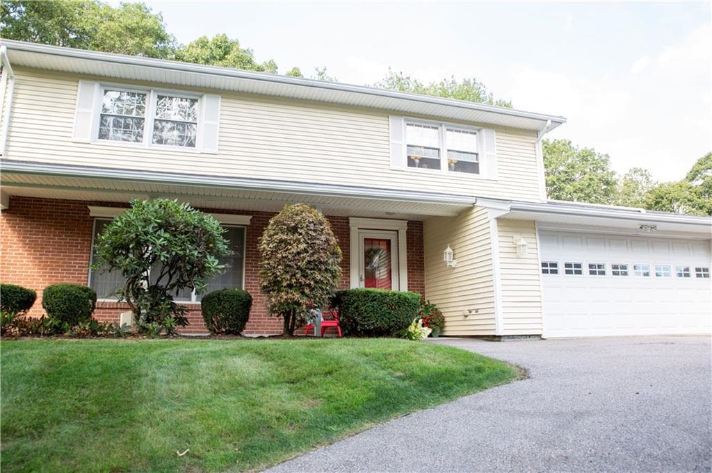 Single Family Residence at 64 Sherwood Drive, Westerly, photo 2 of 30