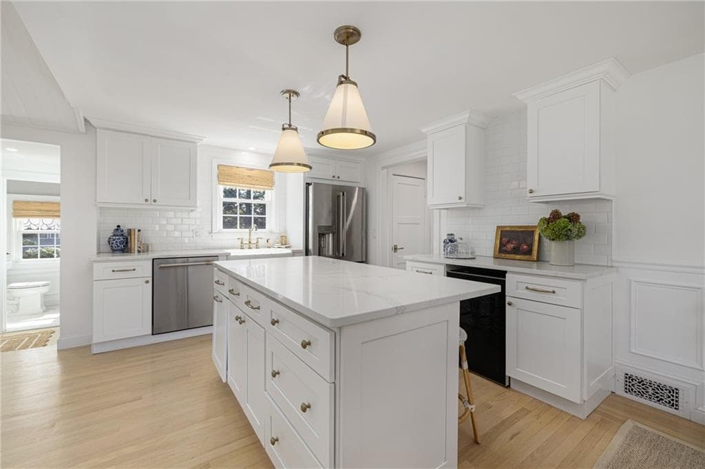 Single Family Residence at 35 Hill Top Drive, Cranston, photo 6 of 43