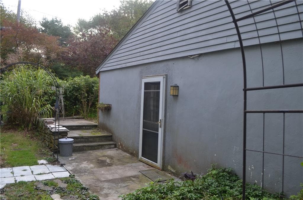 Single Family Residence at 161 E Beach Road, Charlestown, photo 7 of 29