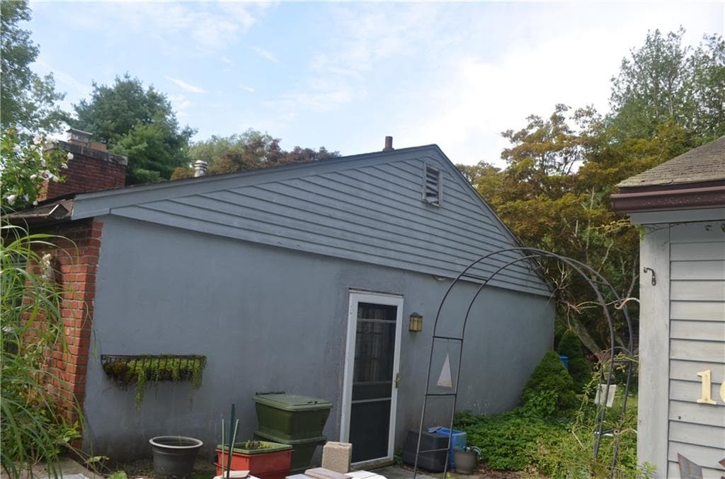 Single Family Residence at 161 E Beach Road, Charlestown, photo 8 of 29