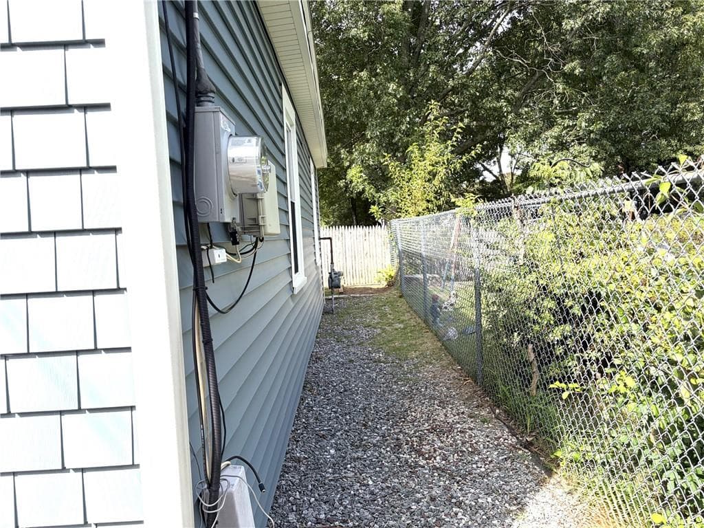 Single Family Residence at 103 Darrow Drive, Warwick, photo 17 of 33