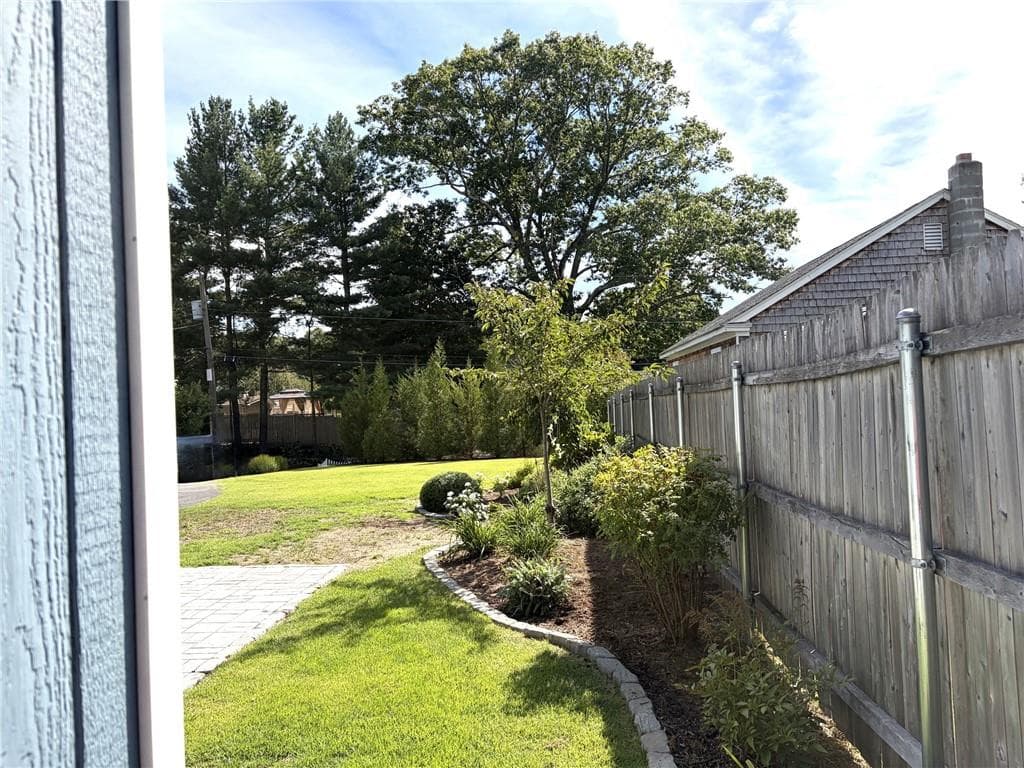 Single Family Residence at 103 Darrow Drive, Warwick, photo 16 of 33