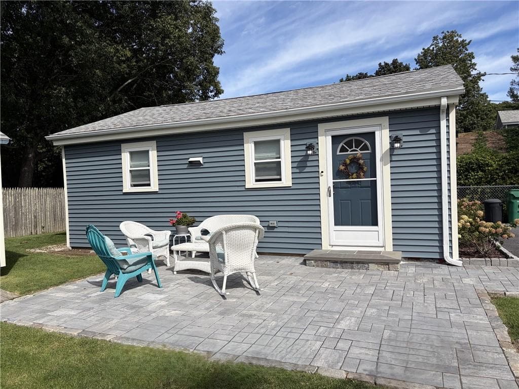 Single Family Residence at 103 Darrow Drive, Warwick, photo 7 of 33
