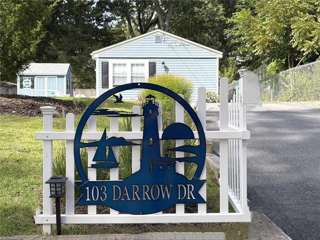 Single Family Residence at 103 Darrow Drive, Warwick, photo 3 of 33