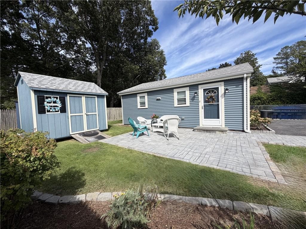 Single Family Residence at 103 Darrow Drive, Warwick, photo 5 of 33