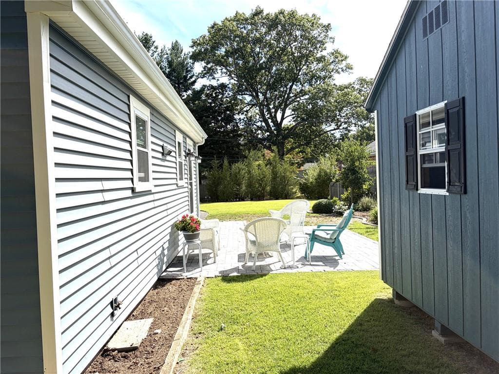 Single Family Residence at 103 Darrow Drive, Warwick, photo 10 of 33