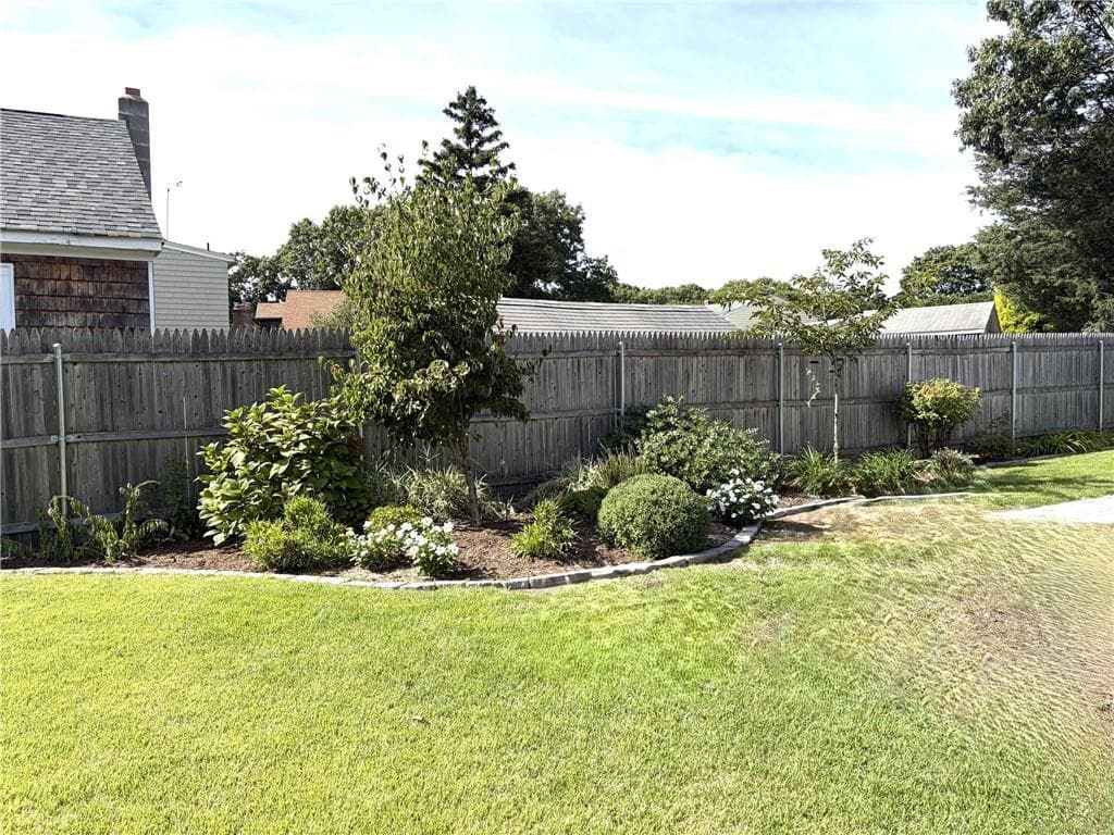 Single Family Residence at 103 Darrow Drive, Warwick, photo 11 of 33