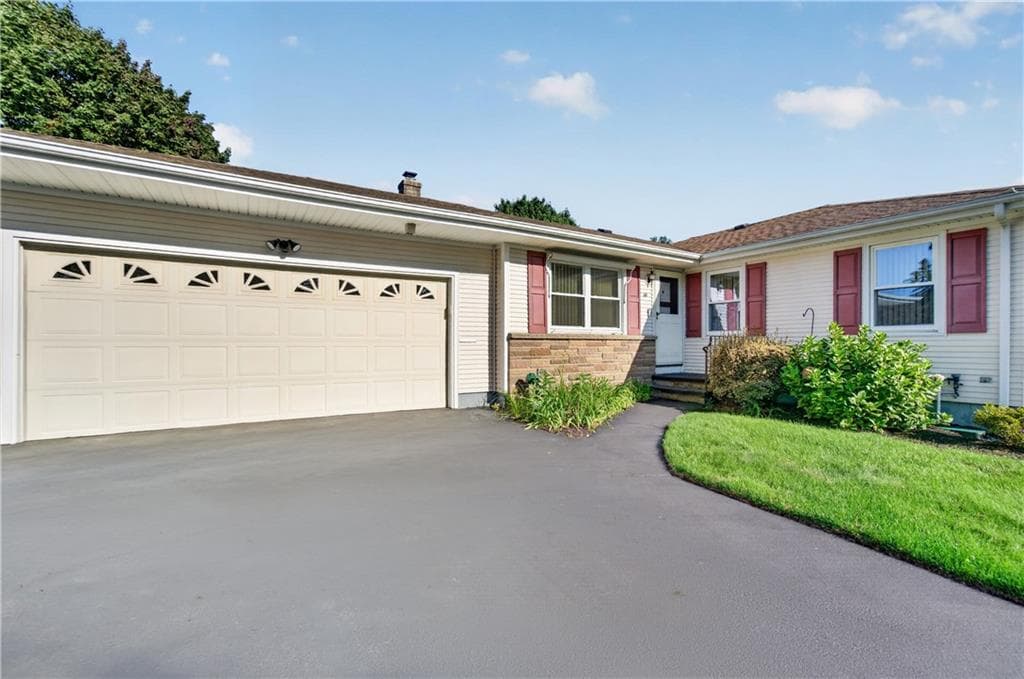 Single Family Residence at 60 Birchwood Drive, Cranston, photo 5 of 35