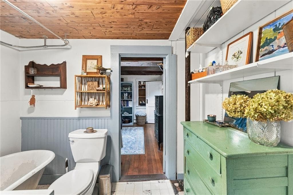 Single Family Residence at 3311 Post Road, South Kingstown, photo 14 of 29