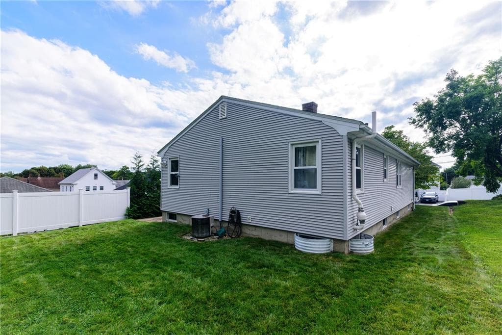Single Family Residence at 105 Walnut Street, Johnston, photo 2 of 15