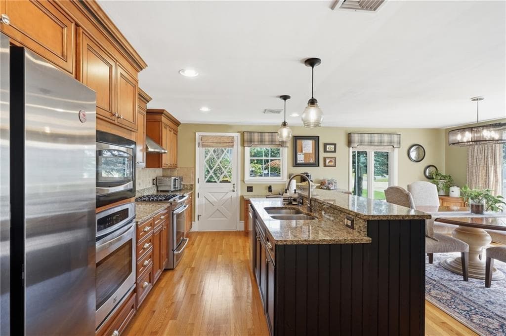 Single Family Residence at 11 Rosewood Drive, North Providence, photo 6 of 42