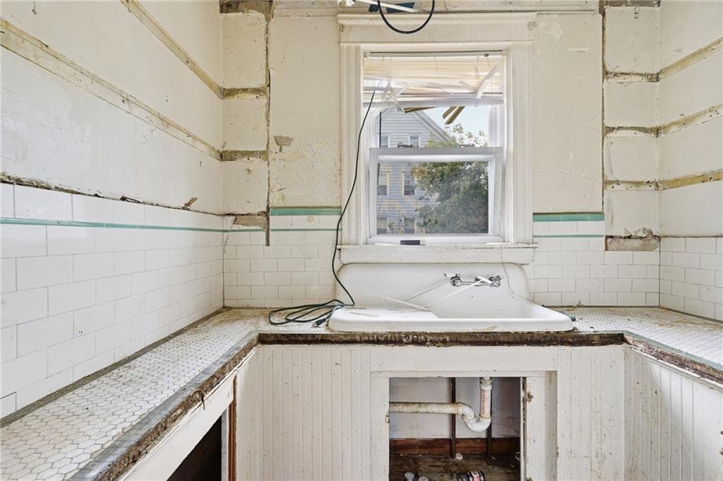 Single Family Residence at 11 Grand View Street, Providence, photo 11 of 26