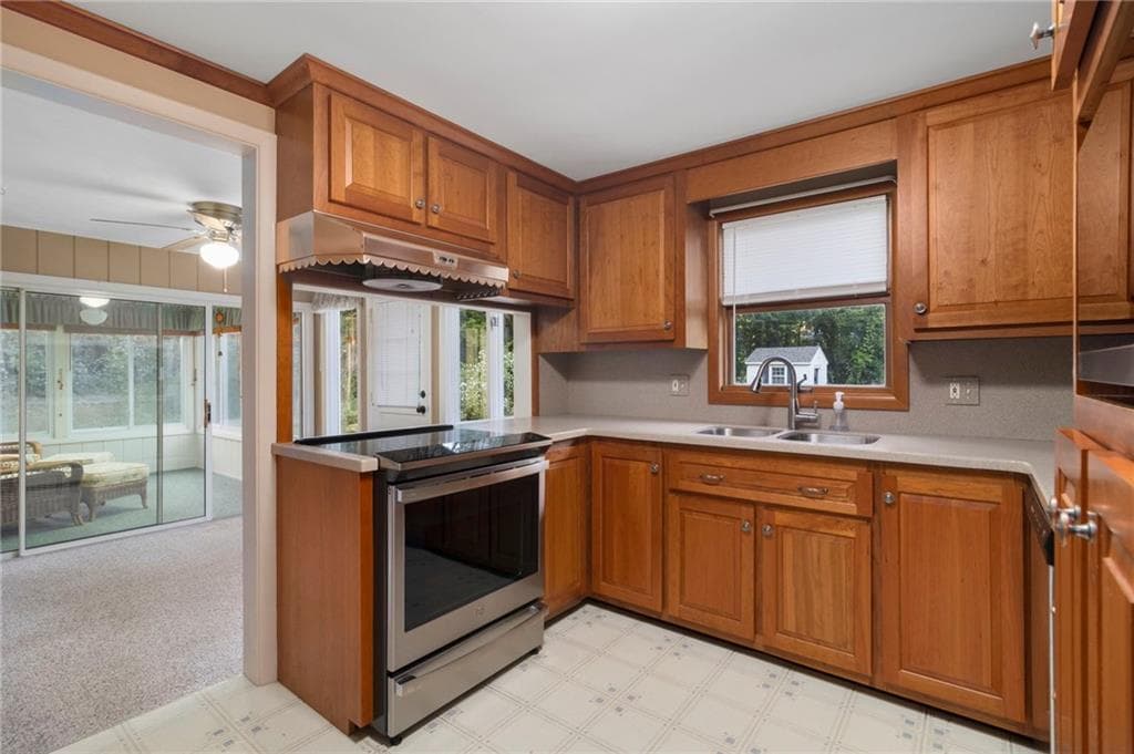Single Family Residence at 51 Stony Lane, North Kingstown, photo 13 of 47