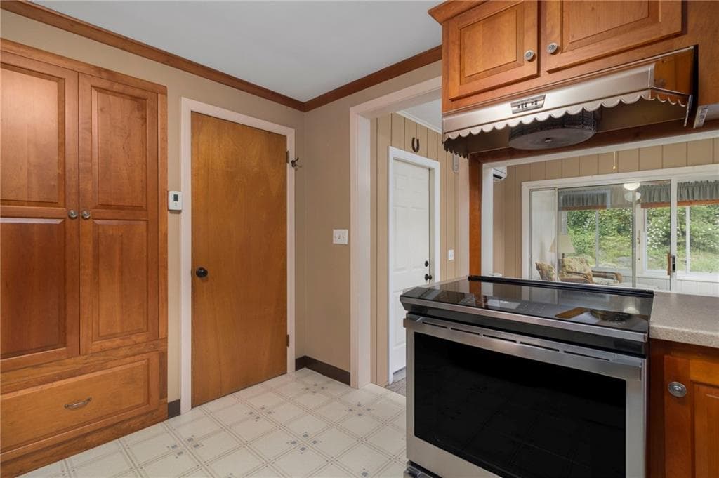 Single Family Residence at 51 Stony Lane, North Kingstown, photo 16 of 47