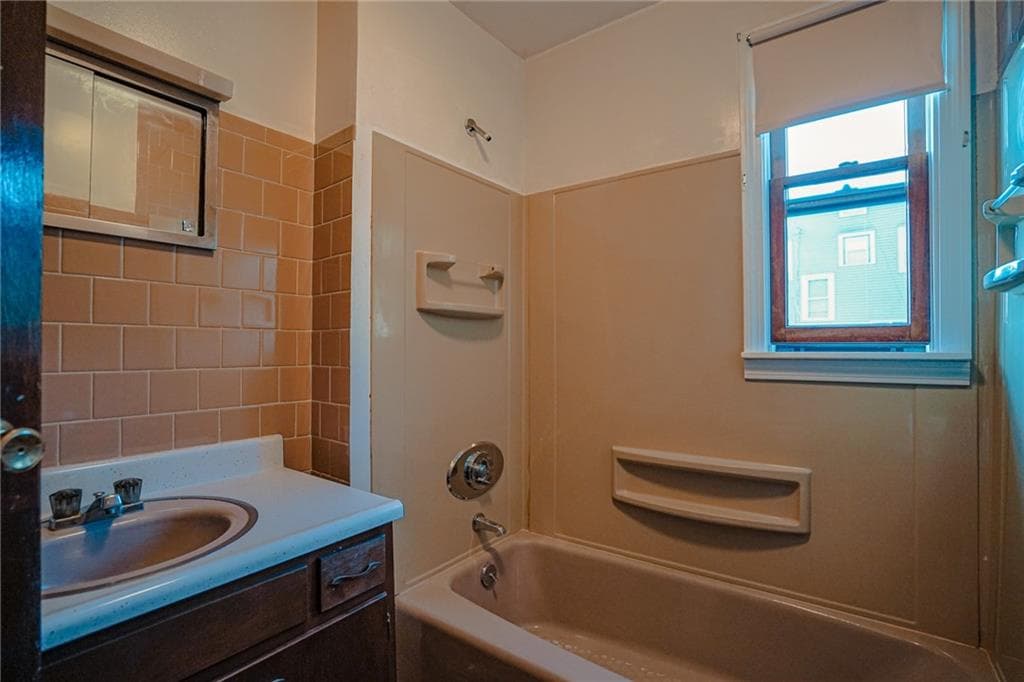 Multi Family at 133 135 Roger Williams Avenue, East Providence, photo 20 of 35