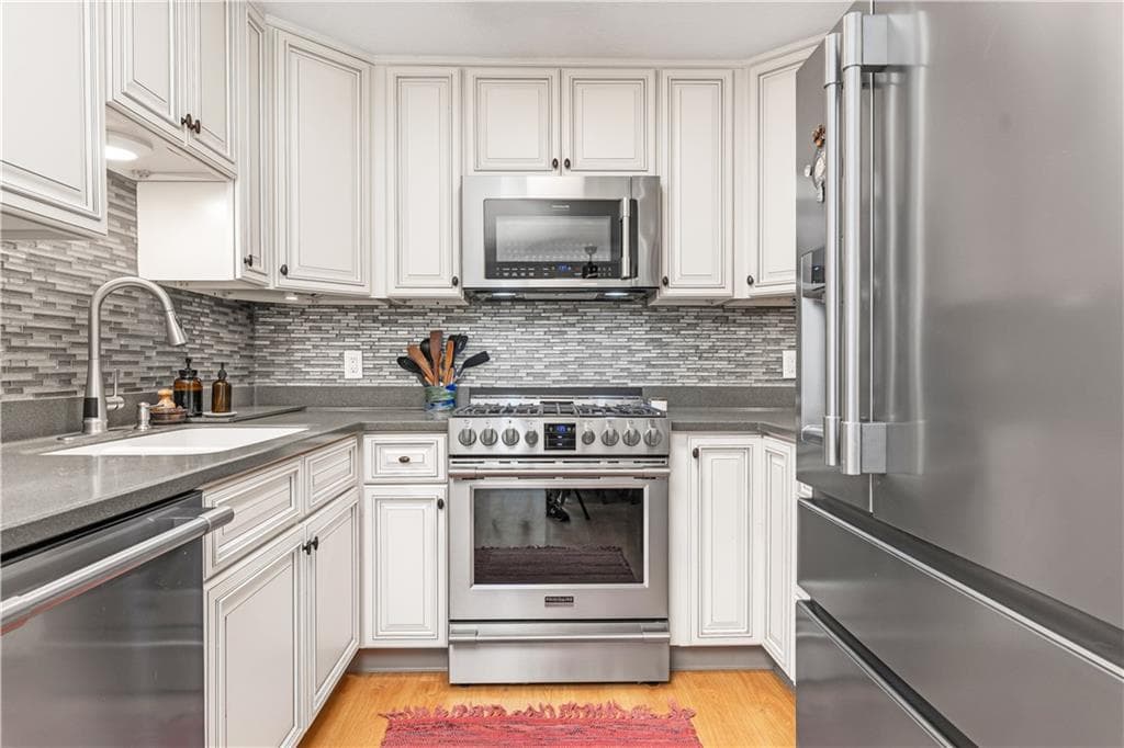 Condominium at 3 Quail Circle UNIT A, Smithfield, photo 5 of 23