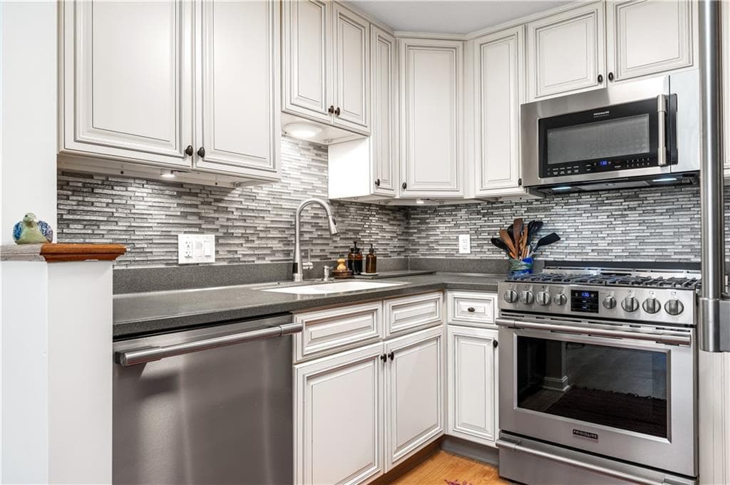 Condominium at 3 Quail Circle UNIT A, Smithfield, photo 4 of 23