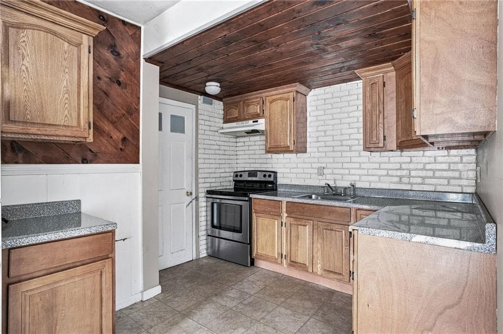 Multi Family at 37 Newell Street, West Warwick, photo 16 of 49