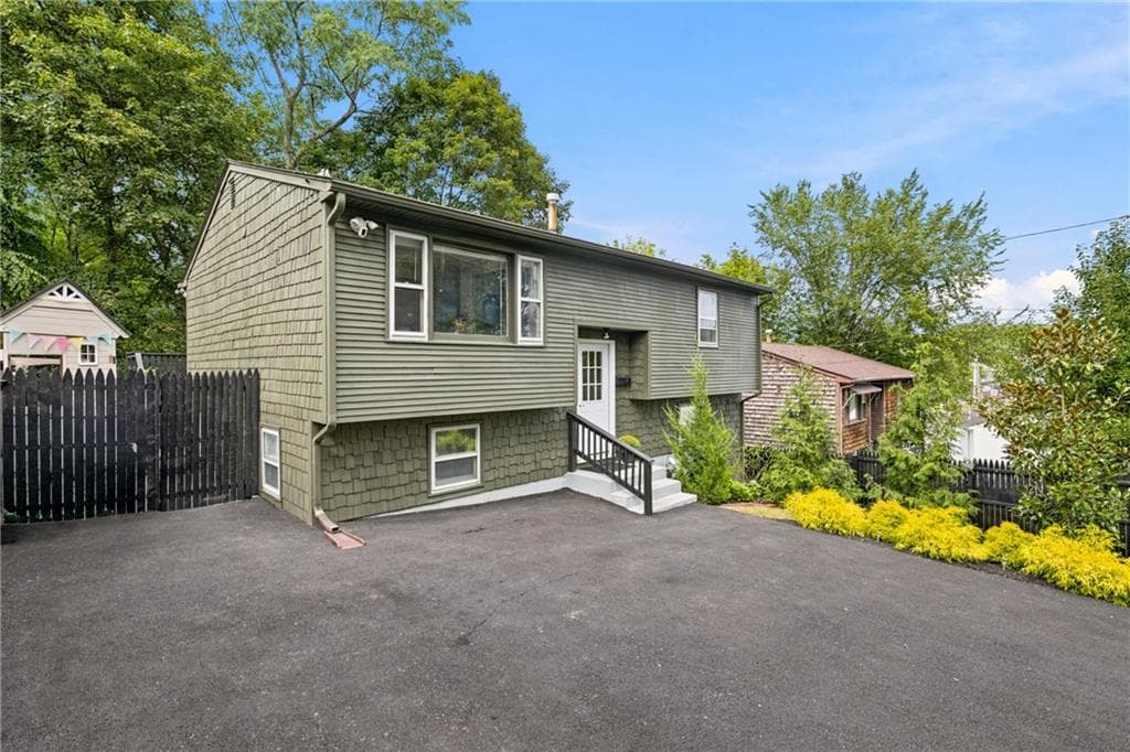 Single Family Residence at 26 Traver Avenue, Johnston, photo 2 of 28