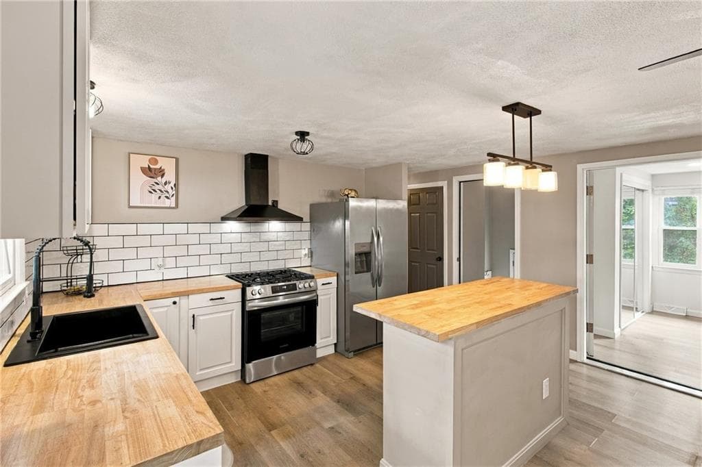 Single Family Residence at 26 Traver Avenue, Johnston, photo 7 of 28