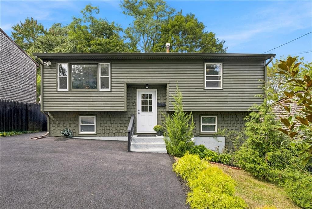 26 Traver Avenue