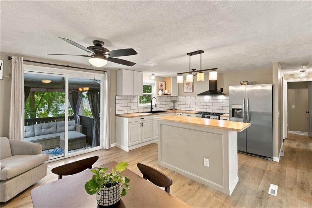 Single Family Residence at 26 Traver Avenue, Johnston, photo 5 of 28