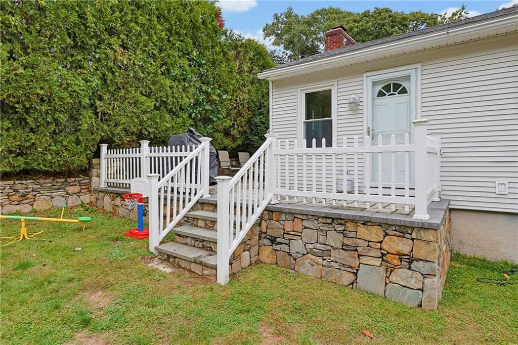 Single Family Residence at 34 Bellevue Drive, Cranston, photo 23 of 29