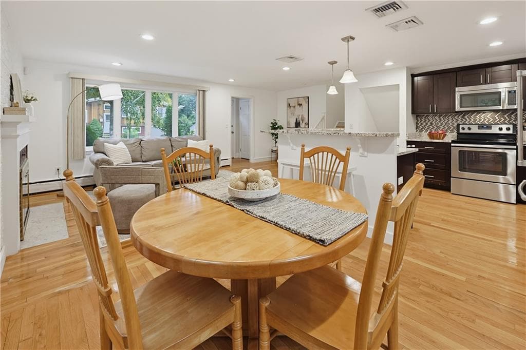 Single Family Residence at 34 Bellevue Drive, Cranston, photo 10 of 29