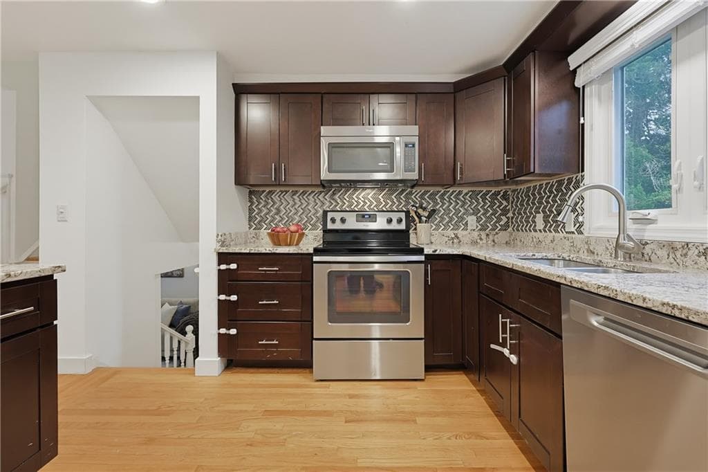 Single Family Residence at 34 Bellevue Drive, Cranston, photo 8 of 29