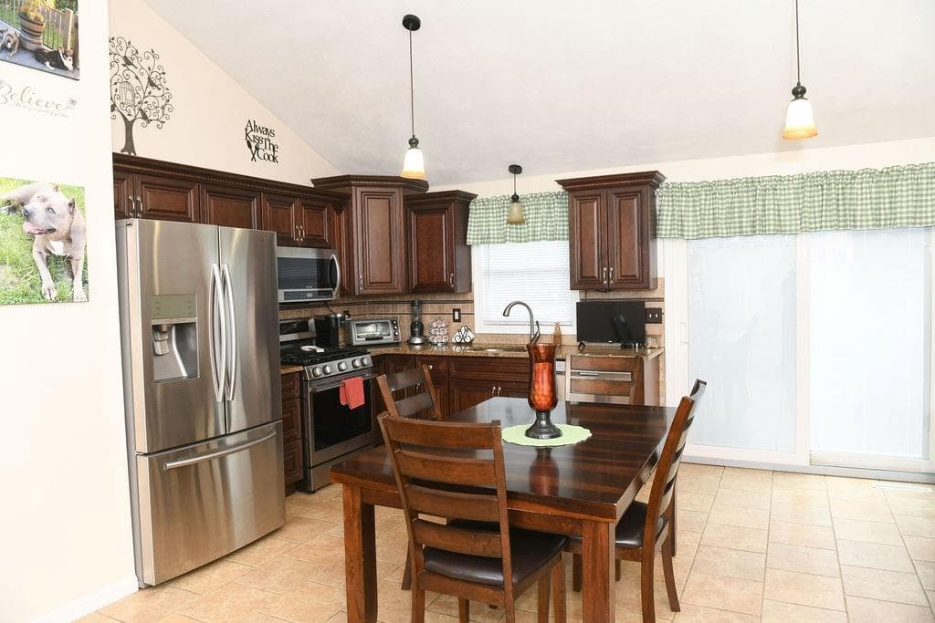 Single Family Residence at 9 Mallory Court, Cranston, photo 6 of 30