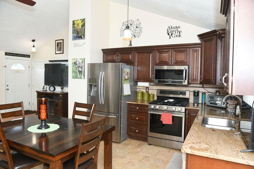 Single Family Residence at 9 Mallory Court, Cranston, photo 5 of 30