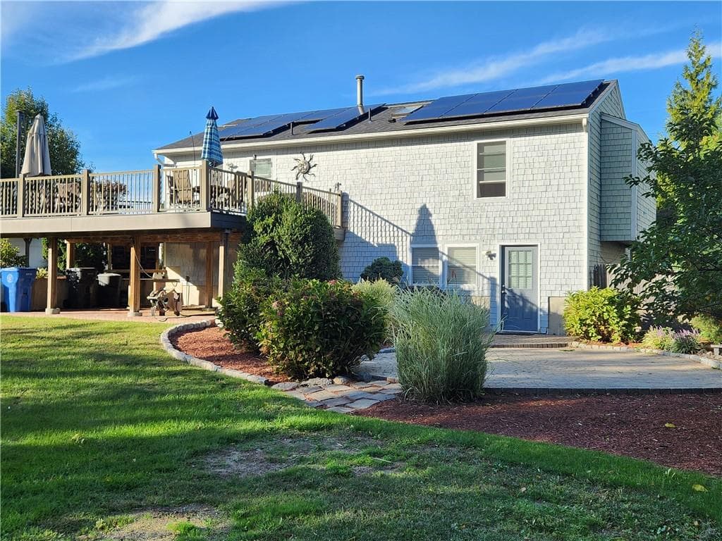Single Family Residence at 9 Mallory Court, Cranston, photo 4 of 30