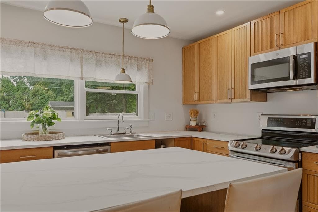 Single Family Residence at 275 Green End Avenue, Middletown, photo 20 of 40
