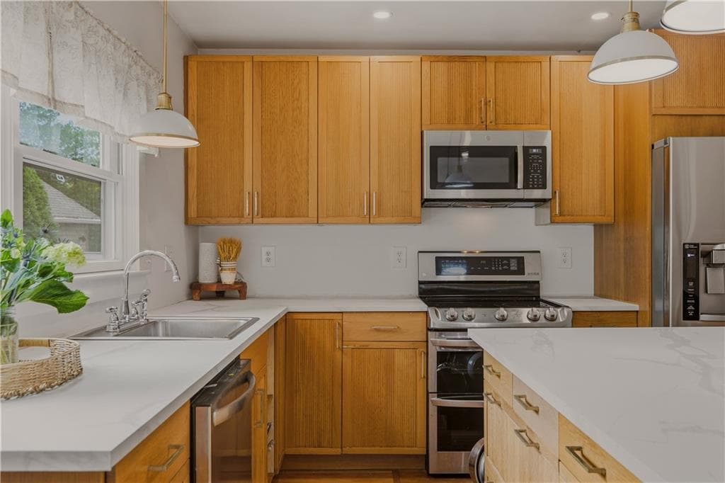 Single Family Residence at 275 Green End Avenue, Middletown, photo 18 of 40