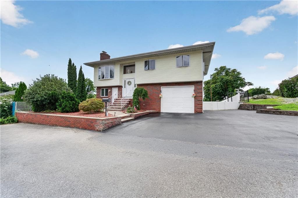 Single Family Residence at 4 Evans Street, Johnston, photo 5 of 43