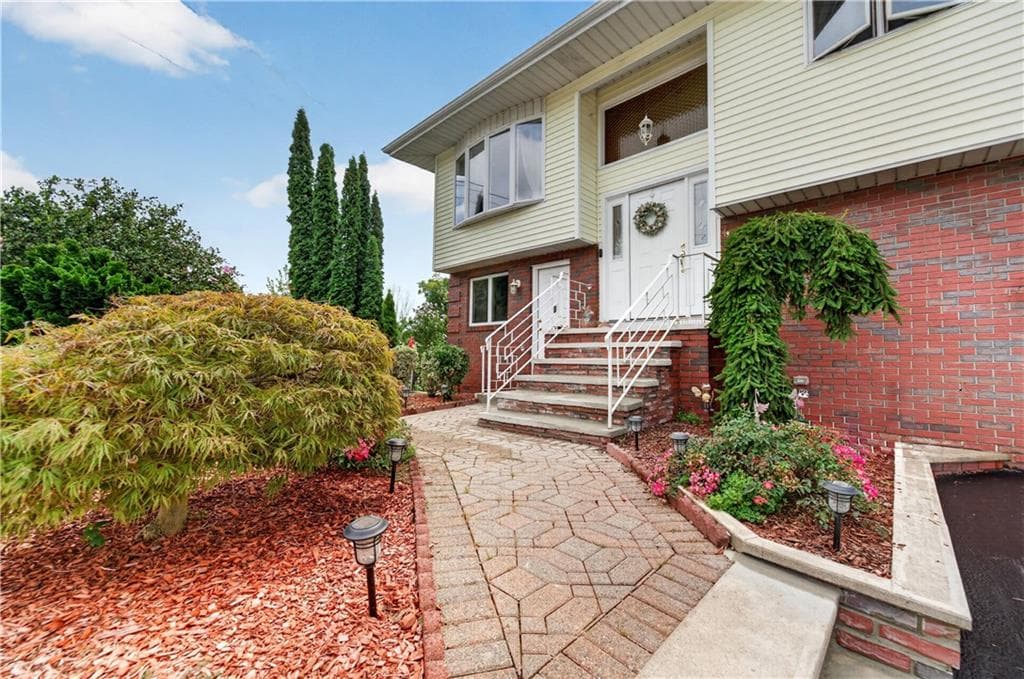 Single Family Residence at 4 Evans Street, Johnston, photo 4 of 43